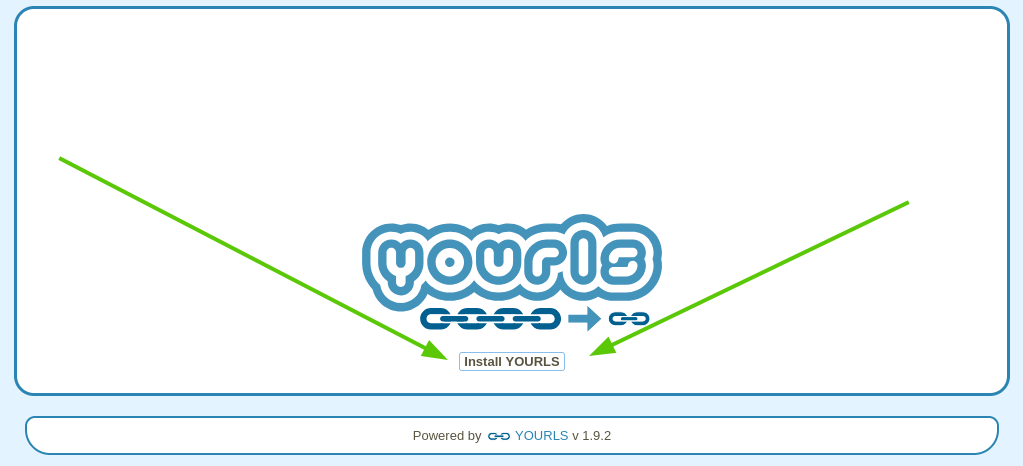 Se ve la pantalla de inicio de de la instalación de YOURLS. Hay unas flechas verdes que indican el botón al que hay que dar para empezar la instalación de YOURLS